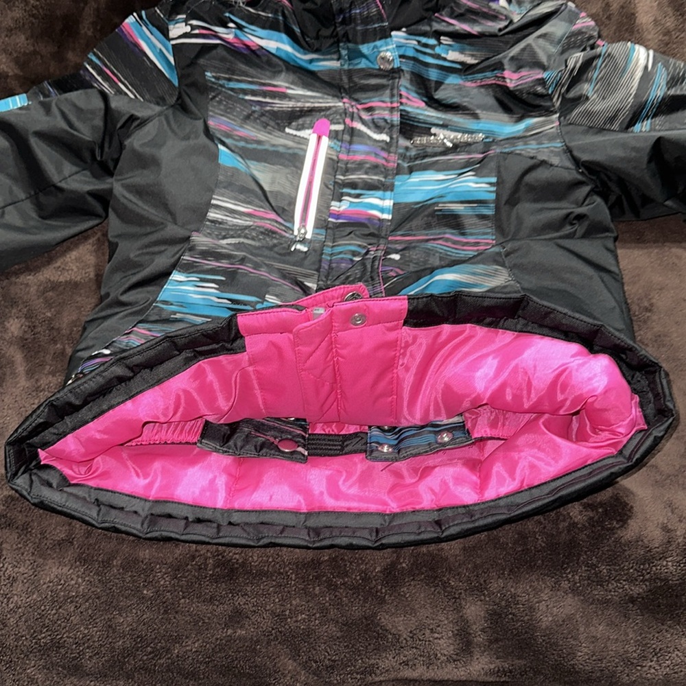 ZEROXPOSUR: GIRLS BLACK/MULTICOLOR STRIPE  PUFFER COAT. Size 10-12 Medium. - Picture 11 of 14
